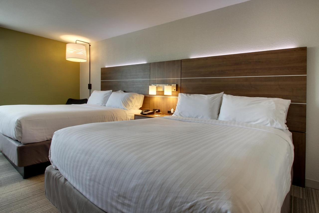 Holiday Inn Express & Suites Wapakoneta By Ihg Exterior photo