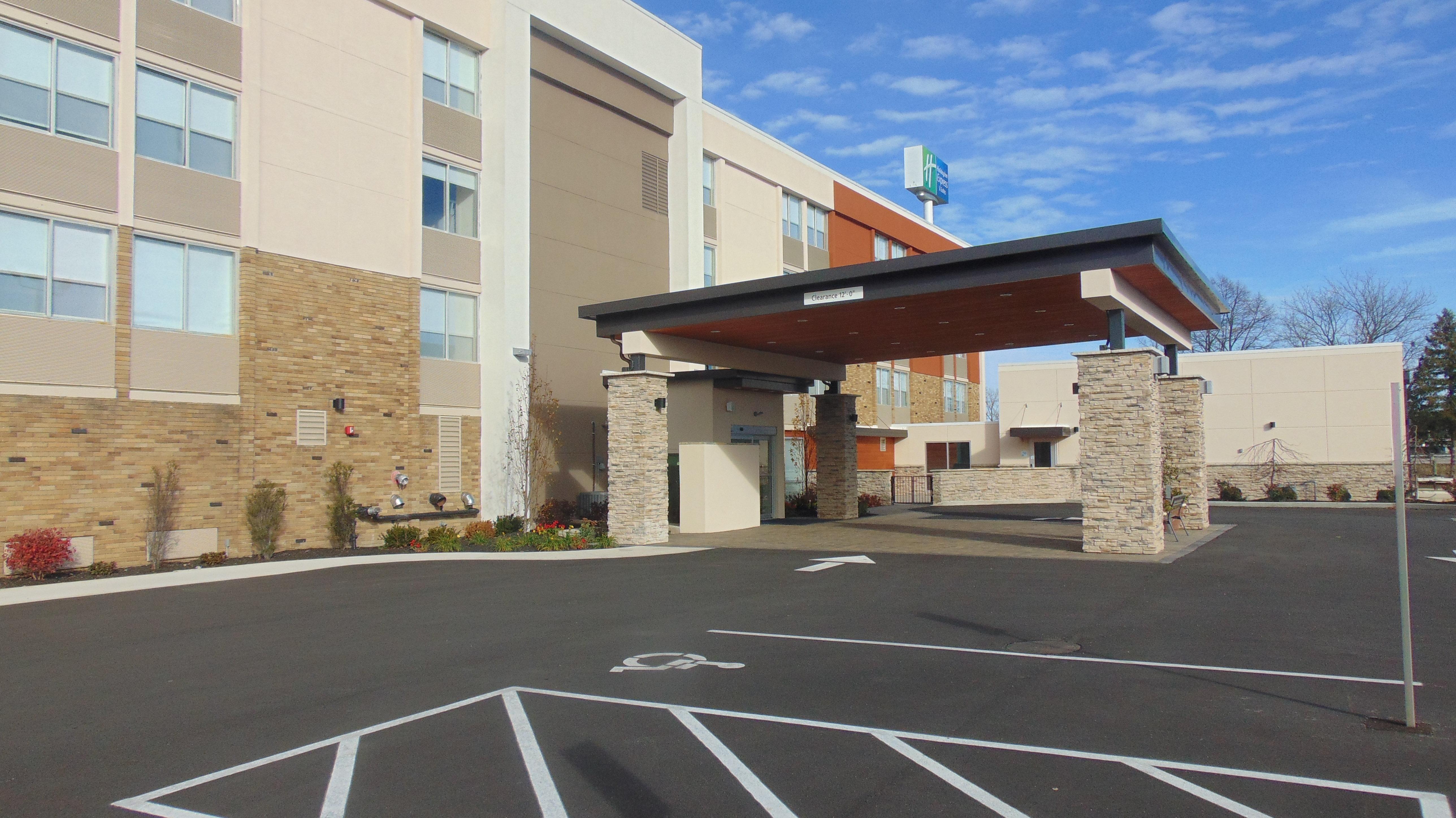 Holiday Inn Express & Suites Wapakoneta By Ihg Exterior photo