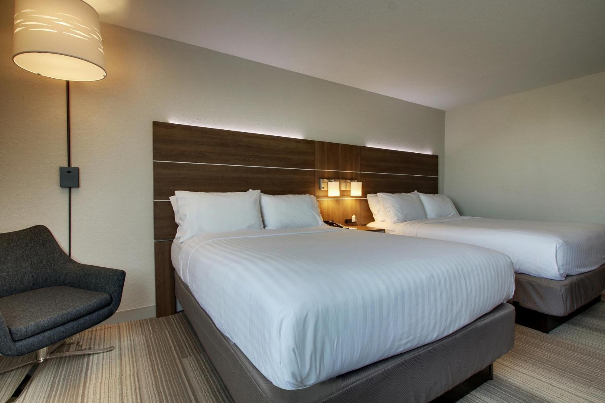 Holiday Inn Express & Suites Wapakoneta By Ihg Exterior photo