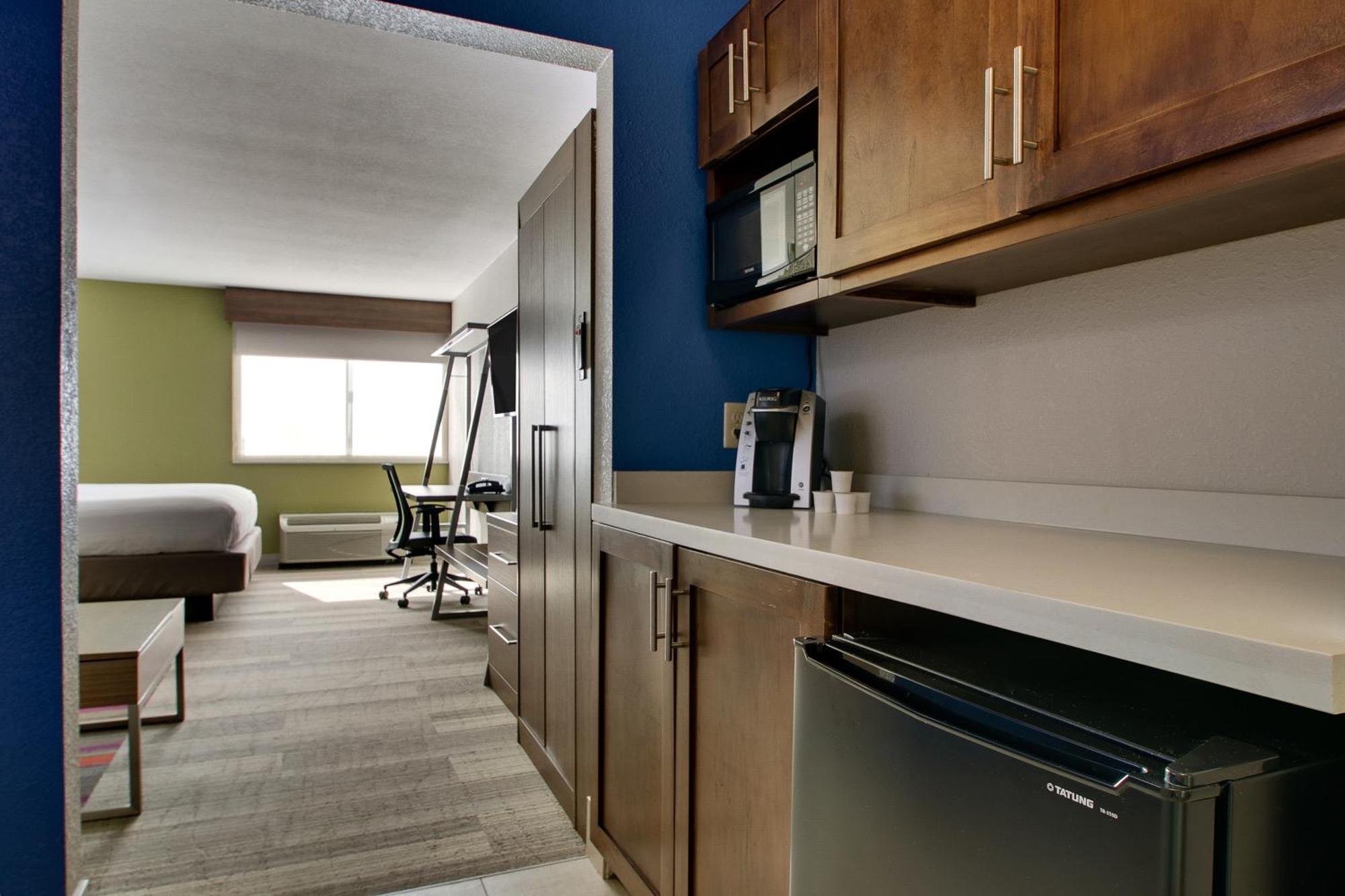 Holiday Inn Express & Suites Wapakoneta By Ihg Exterior photo