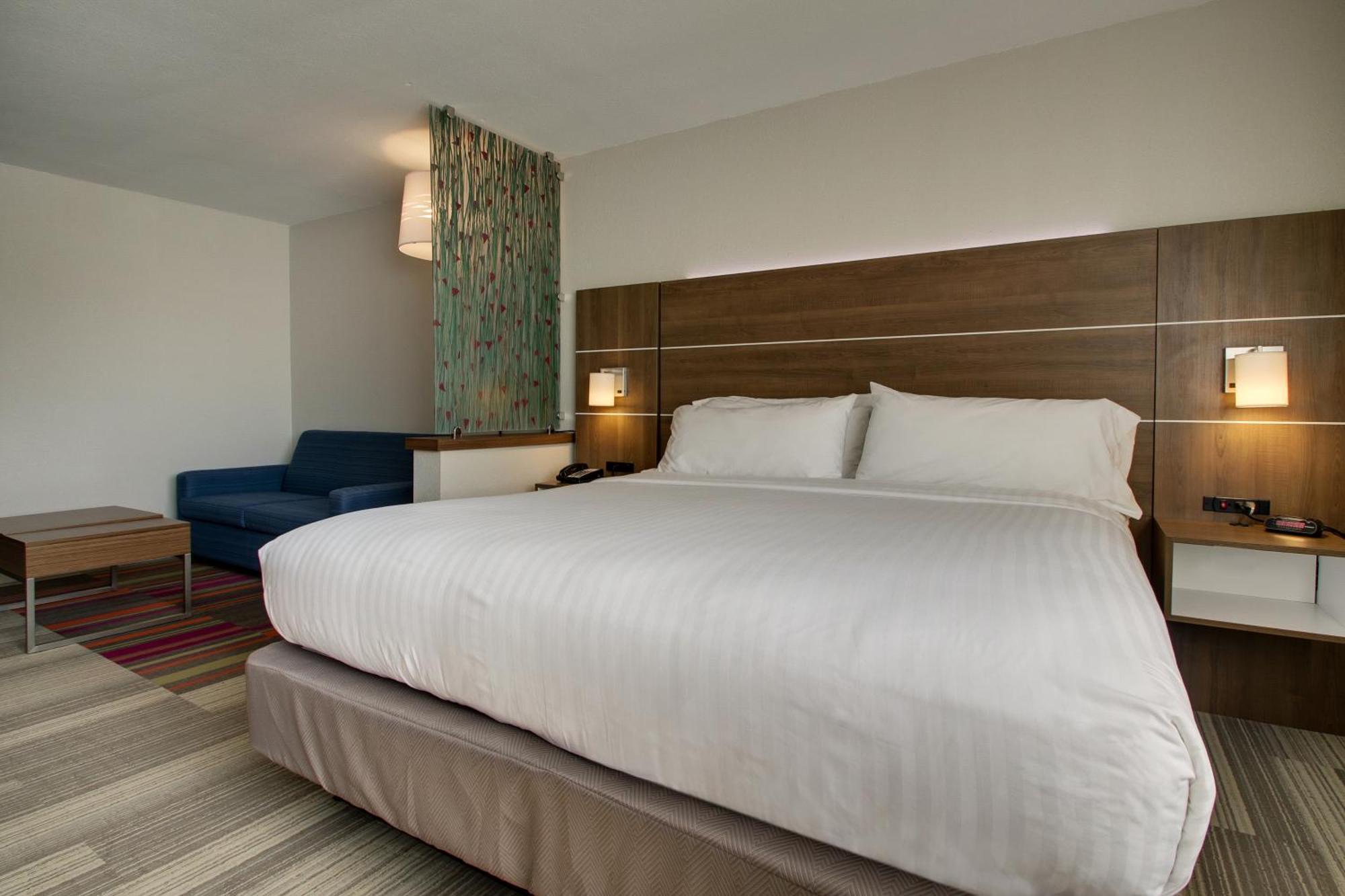 Holiday Inn Express & Suites Wapakoneta By Ihg Exterior photo