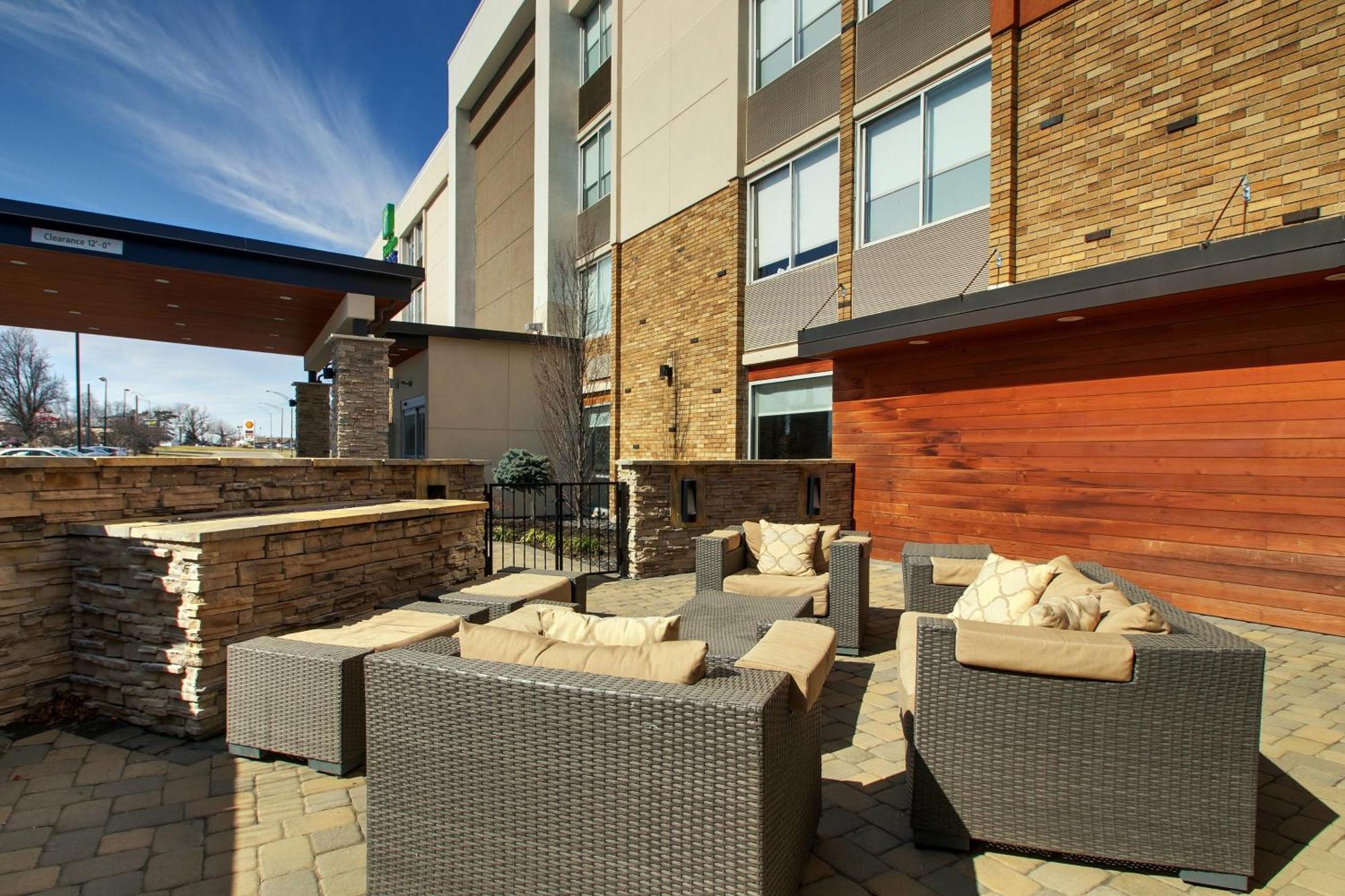 Holiday Inn Express & Suites Wapakoneta By Ihg Exterior photo