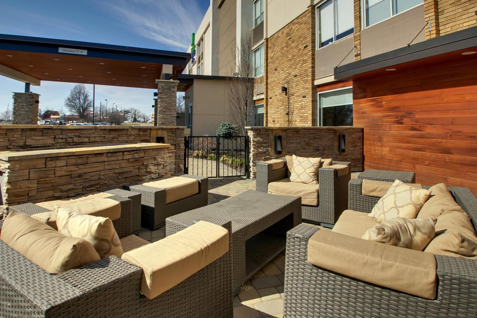 Holiday Inn Express & Suites Wapakoneta By Ihg Exterior photo